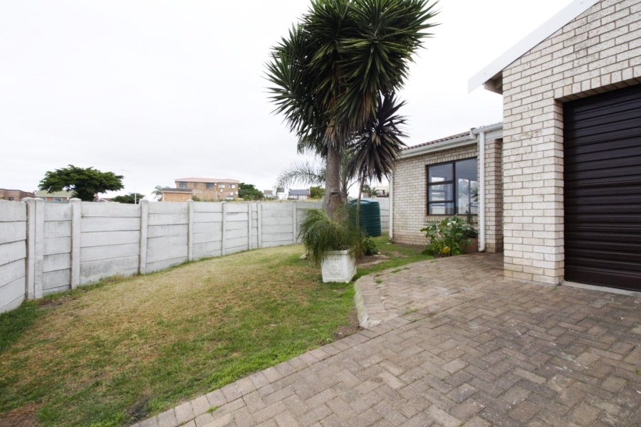 2 Bedroom Property for Sale in Wavecrest Eastern Cape